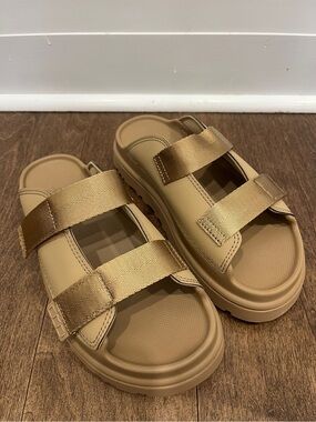 NEW KIDS UGG GOLDENGLOW SLIDE Slide Sandal